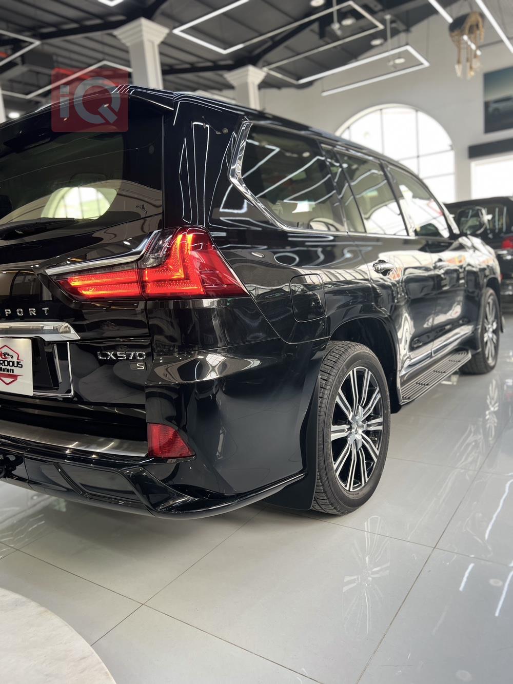Lexus LX